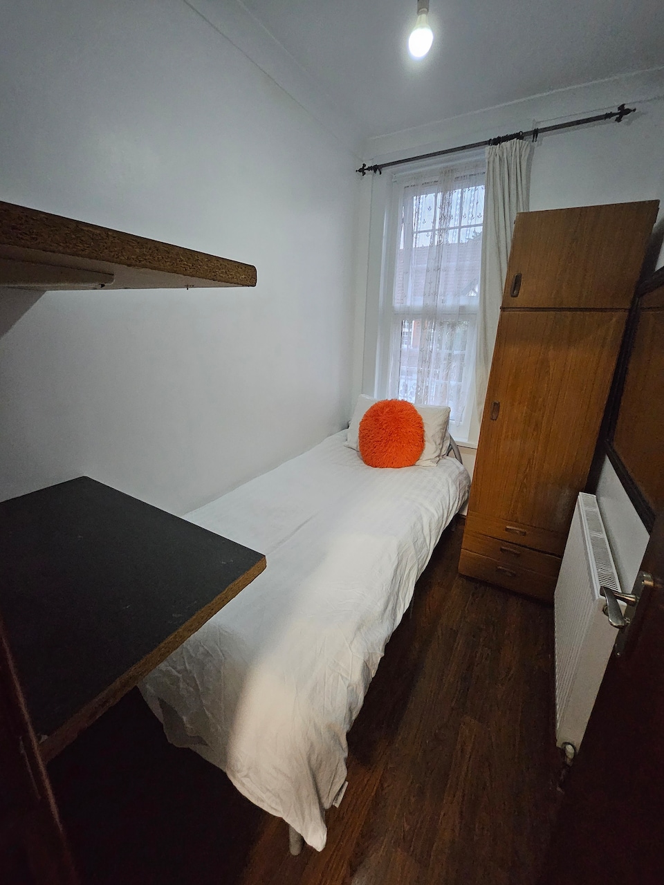 SnoozeDen Wellesley - Near to Slough Station, Slough, Slough