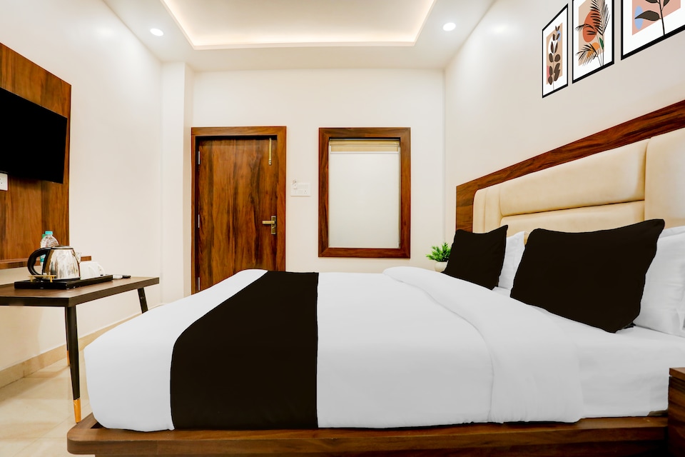 Super Hotel O Shree Madhav Hotel, Rambagh Allahabad, Prayagraj