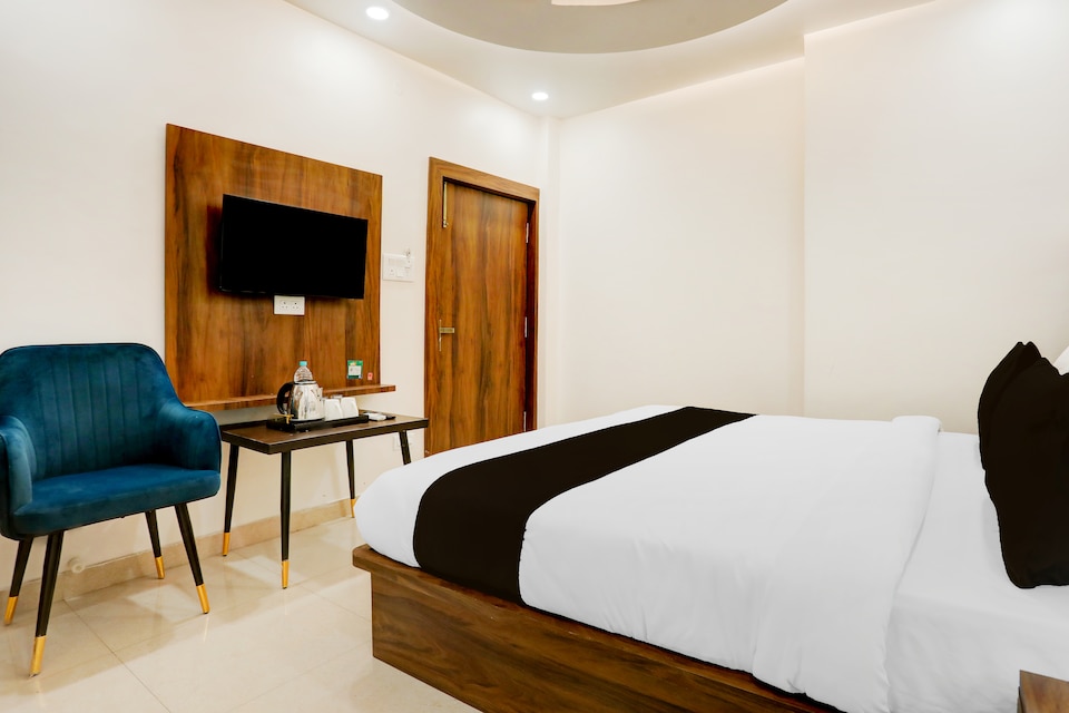 Super Hotel O Shree Madhav Hotel, Rambagh Allahabad, Prayagraj
