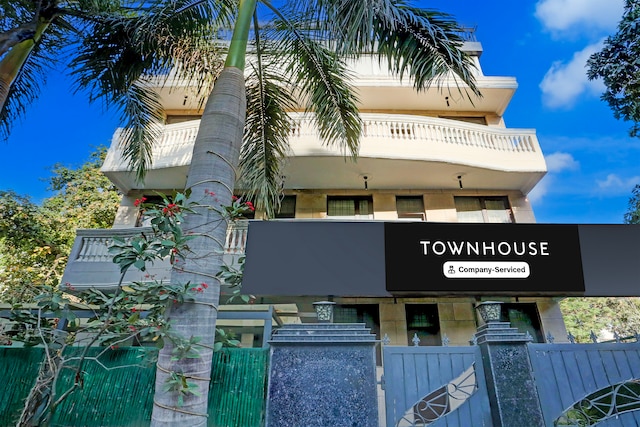 Super Townhouse Sushant Lok Phase 1 Formerly Hotel Neven