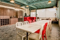 Super Townhouse Sushant Lok Phase 1 Formerly Hotel Neven