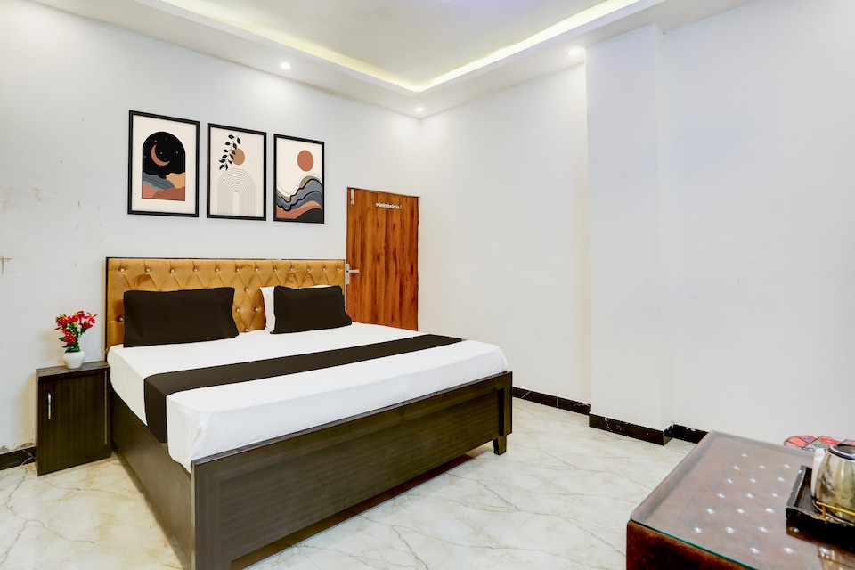 Hotel O RATNA HOTEL AND RESTAURANT, Mumfordganj Allahabad, Prayagraj