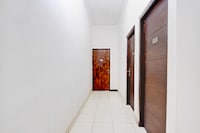 OYO 94512 Mega Inn Guest House