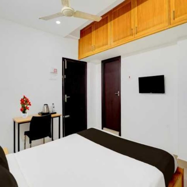 Hotel O Nettoor Junction Kochi Formerly Radhika Residency