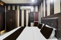 OYO 833705 Hotel Ganapati Inn