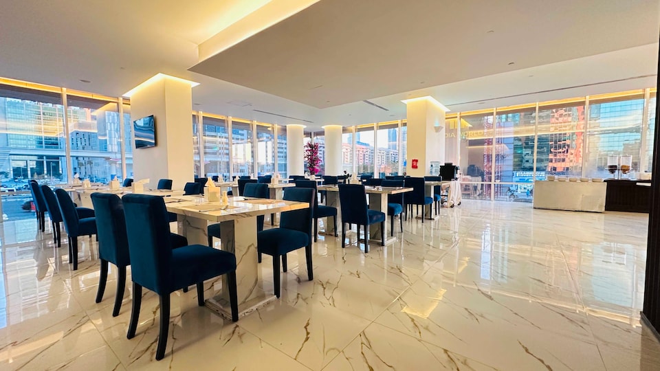 Emirates Grand Luxury Aparthotel, Jumeirah, Dubai