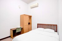 Hotel O Balikpapan near Taman Beruang Madu formerly Palm Cafe Inn