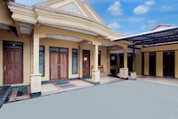 Hotel O Balikpapan near Taman Beruang Madu formerly Palm Cafe Inn