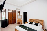 Hotel O Balikpapan near Taman Beruang Madu formerly Palm Cafe Inn