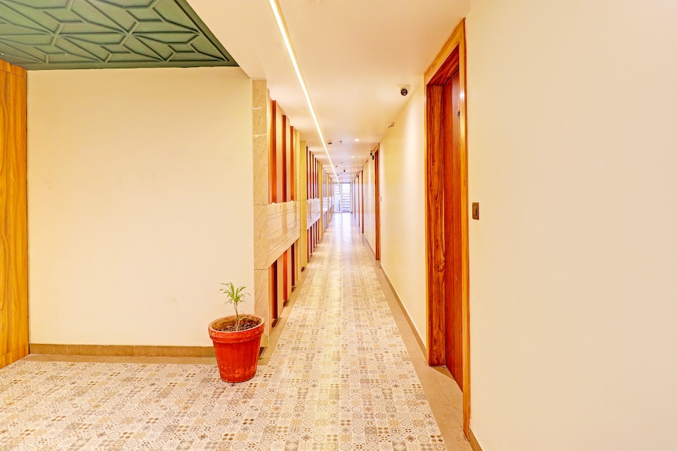 Super Townhouse Patel Nagar Near Saharanpur Chowk Dehradun, Dehradun Railway Station, Dehradun