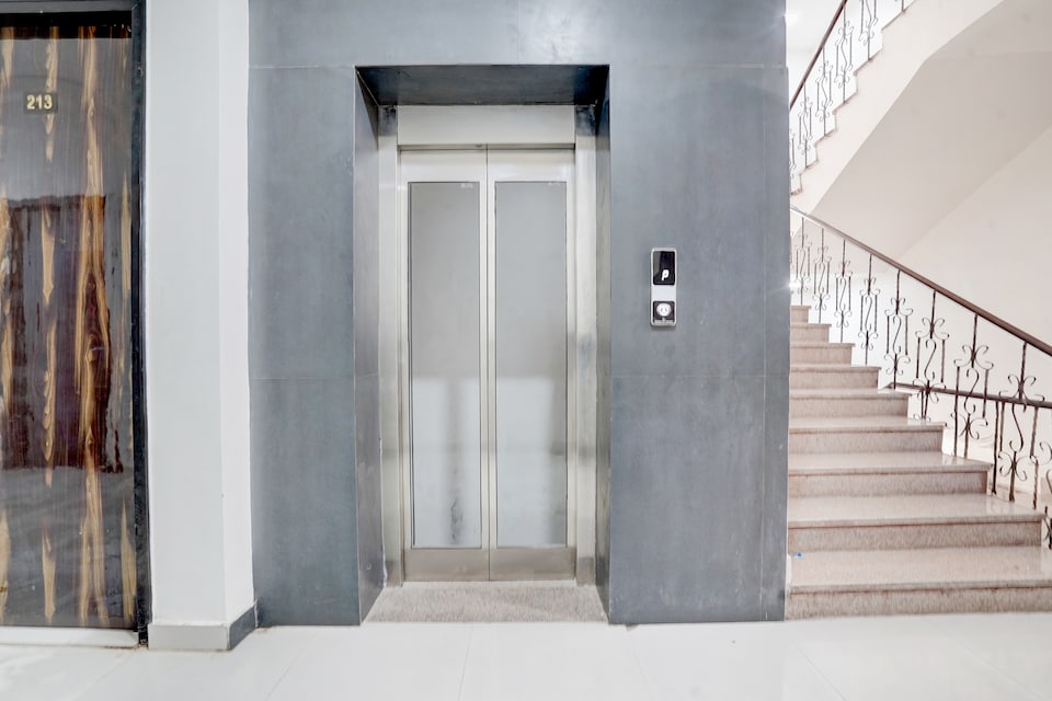Super Collection O Sector 7 Rohini Formerly Giriraj Residency, Pitampura - Rohini Delhi, दिल्ली