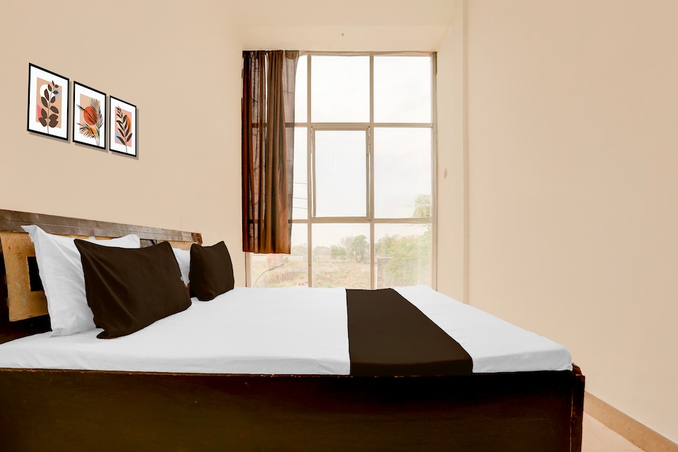 Hotel O VLA Luxury Hotel & Restaurant, Hathras, Hathras