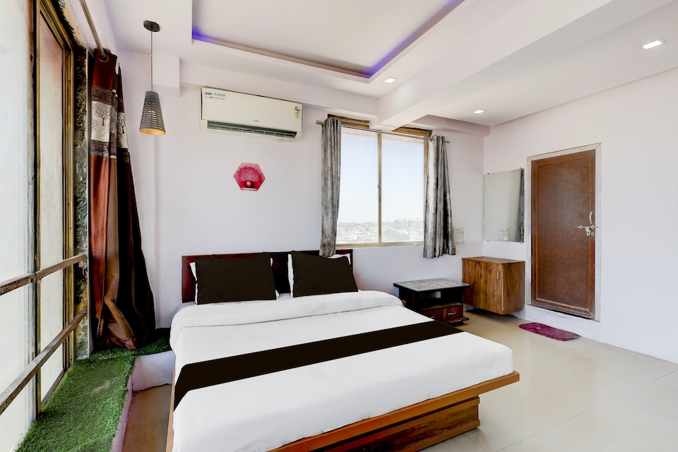 Hotel O Red Blue, Ahmedabad Airport, Ahmedabad