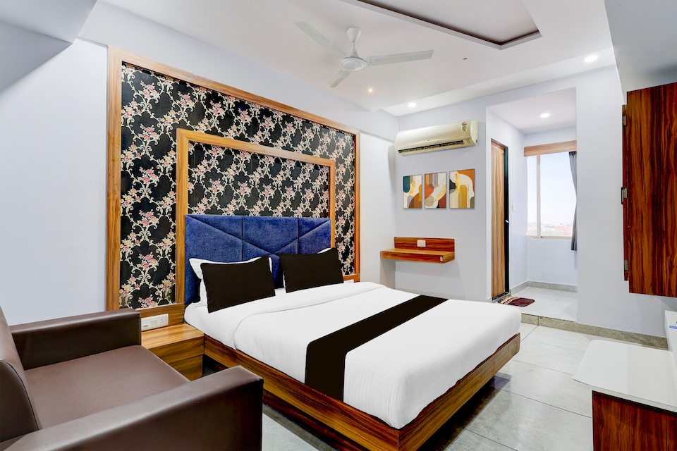 Hotel O Red Blue, Ahmedabad Airport, Ahmedabad