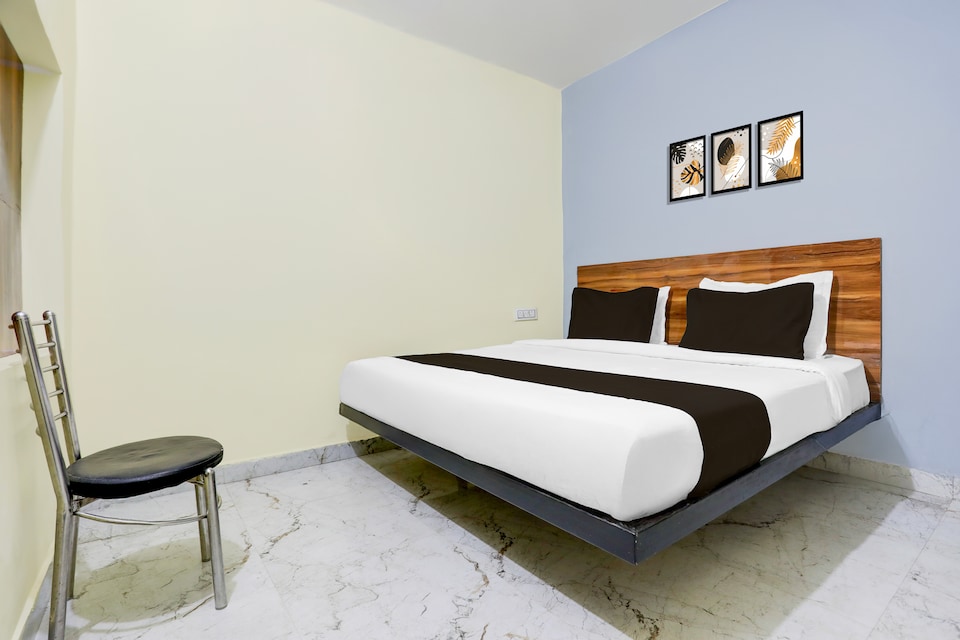 Hotel O Shanti Palace , Rambagh Allahabad, Prayagraj