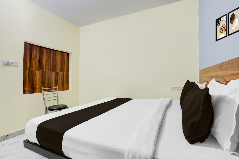 Hotel O Shanti Palace , Rambagh Allahabad, Prayagraj