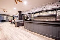 Dancenter Luxury Underwater World Pattaya