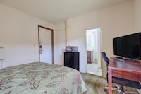 OYO Palm Leaf Motel