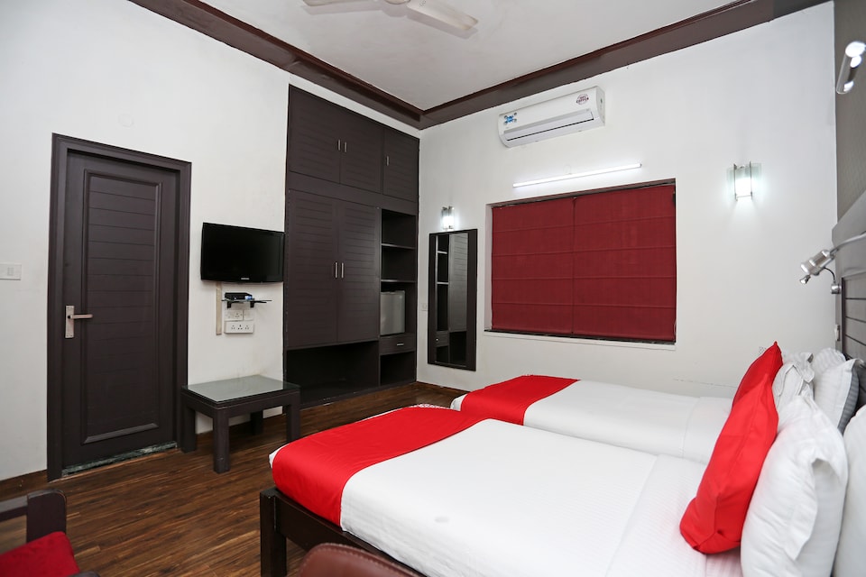 OYO 2227 Hotel Chalet, Saket Delhi, Delhi