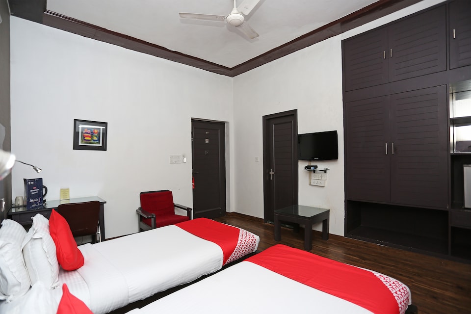 OYO 2227 Hotel Chalet, Saket Delhi, Delhi