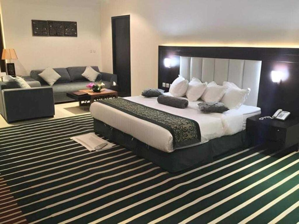 Dancenter Luxury Millennia Near King Abdulaziz Historical Center, Al Muruj-Al Mursulat Riyadh, Riyadh