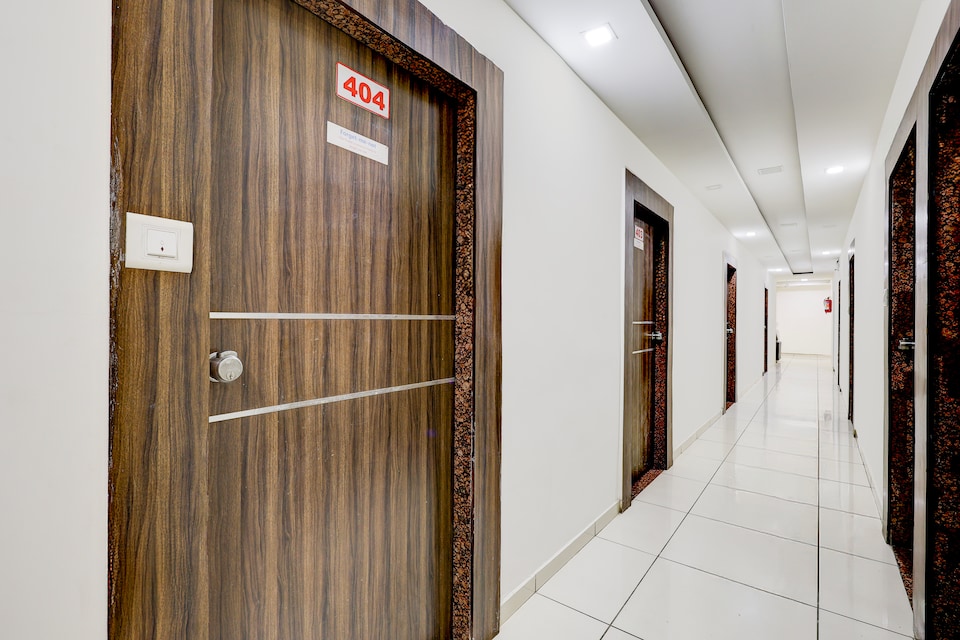 OYO 834021 Hotel Nest Inn, SG Highway Ahmedabad, Ahmedabad