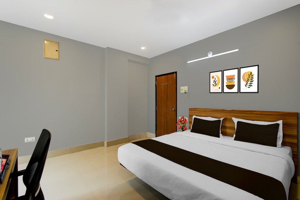 Super Townhouse Cherlapally Bus Terminal Formerly Hotel Chakripuram, Secunderabad, Hyderabad