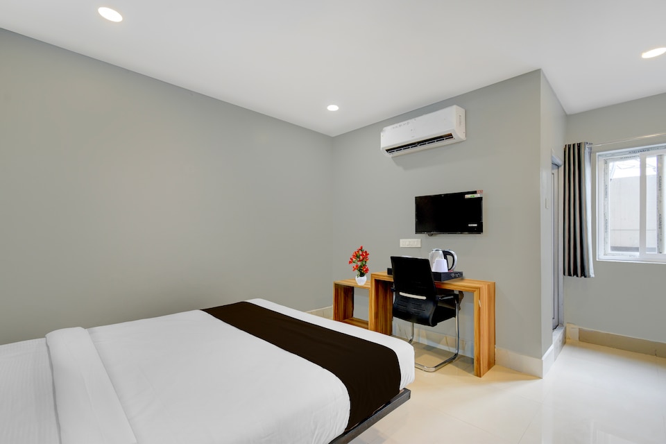 Super Townhouse Cherlapally Bus Terminal Formerly Hotel Chakripuram, Secunderabad, Hyderabad
