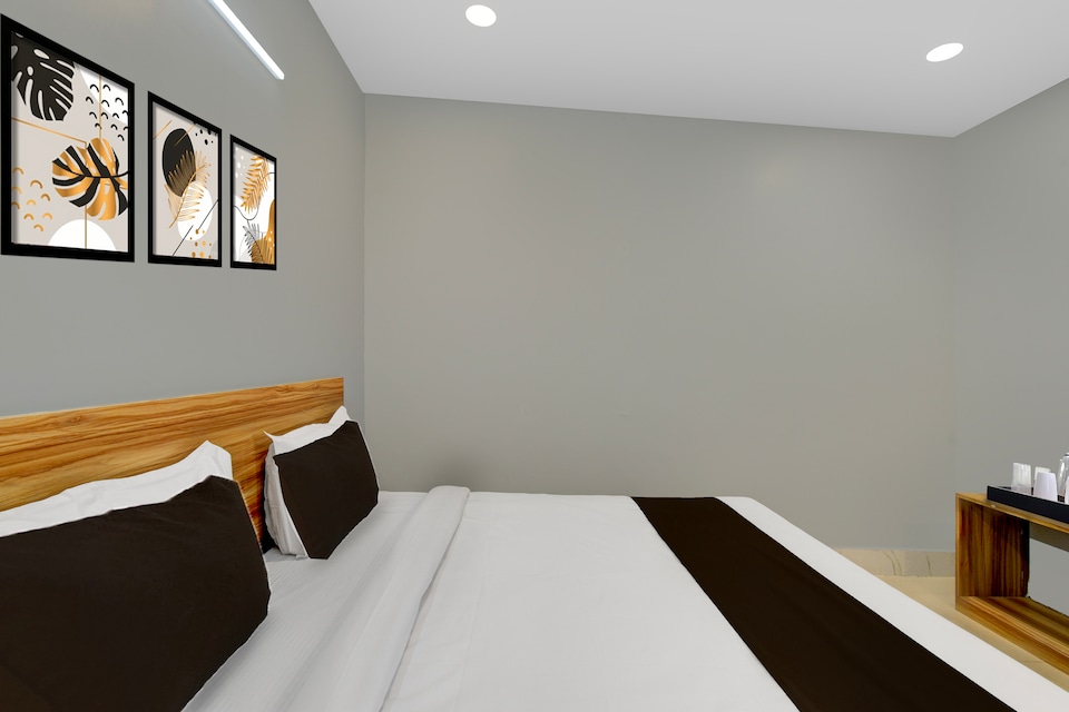 Super Townhouse Cherlapally Bus Terminal Formerly Hotel Chakripuram, Secunderabad, Hyderabad