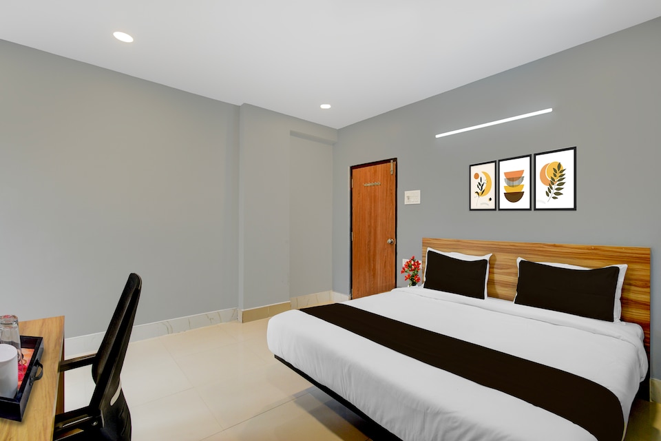 Super Townhouse Cherlapally Bus Terminal Formerly Hotel Chakripuram, Secunderabad, Hyderabad