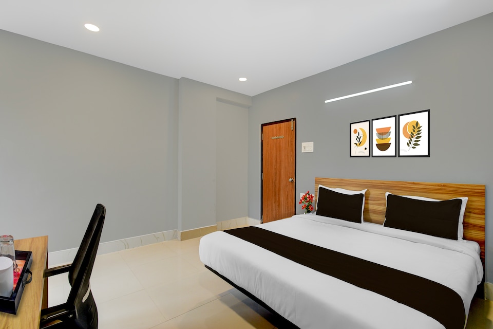 Super Townhouse Cherlapally Bus Terminal Formerly Hotel Chakripuram, Secunderabad, Hyderabad