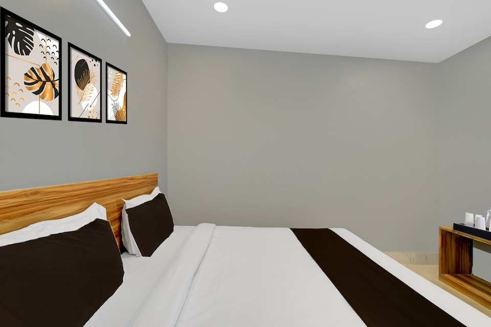 Super Townhouse Cherlapally Bus Terminal Formerly Hotel Chakripuram, Secunderabad, Hyderabad