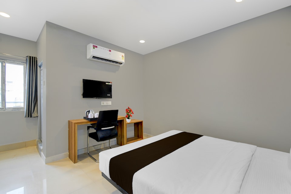 Super Townhouse Cherlapally Bus Terminal Formerly Hotel Chakripuram, Secunderabad, Hyderabad