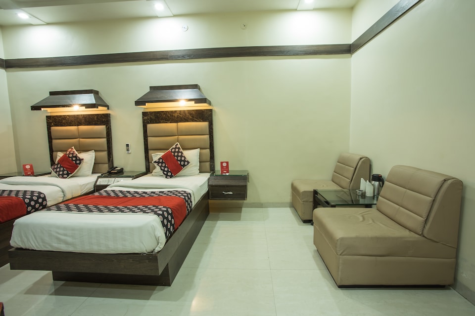OYO 2230 Hotel Santoor, MG Road Indore, Indore