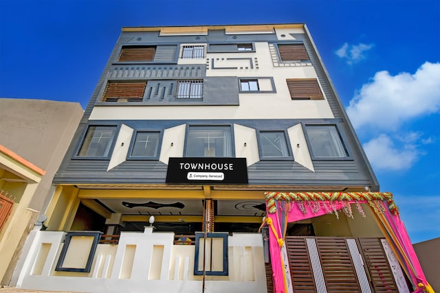 Super Townhouse Taramandal Near Sahara States