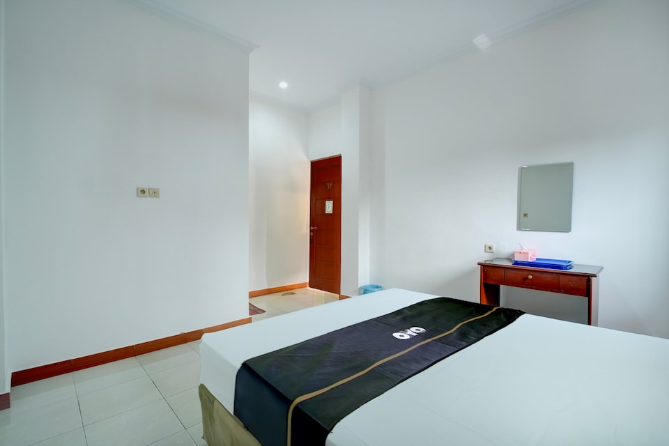 Hotel O Depok near Bhayangkara BRIMOB Hospital Formerly Hotel Mutiara Kelapa Dua Depok, Depok, Depok