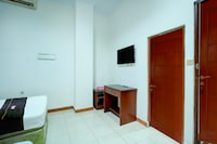 Hotel O Depok near Bhayangkara BRIMOB Hospital Formerly Hotel Mutiara Kelapa Dua Depok