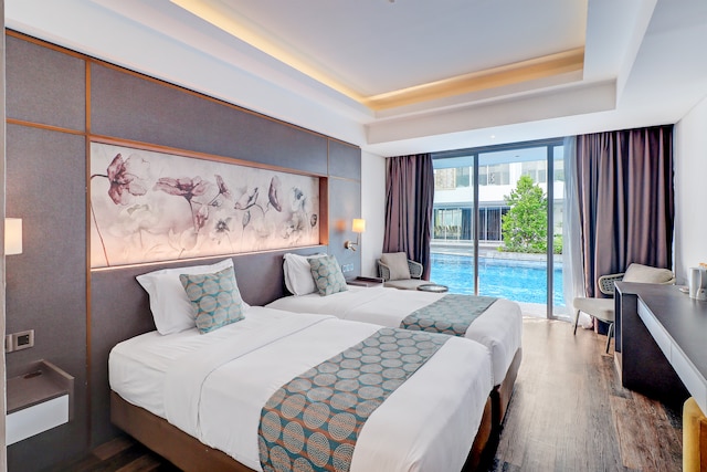 Suite Twin with Pool Access