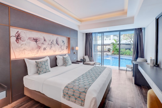 Suite Double with Pool Access