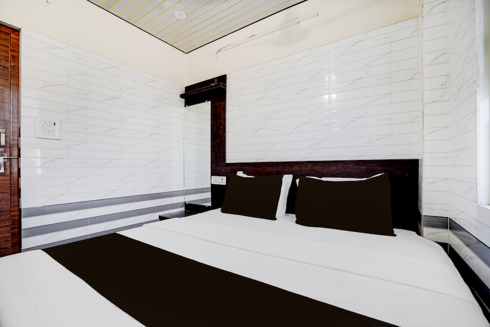 Hotel O Krishna Janam Bhoomi Formerly Ashirwad Palace, Station Road Mathura, Mathura