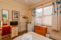 Ricky Road Guest House - Budget