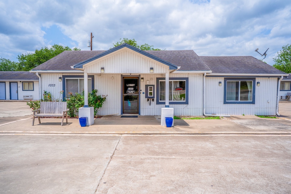  OYO Budget Inn Falfurrias Hwy 281, Falfurrias TX, Falfurrias TX
