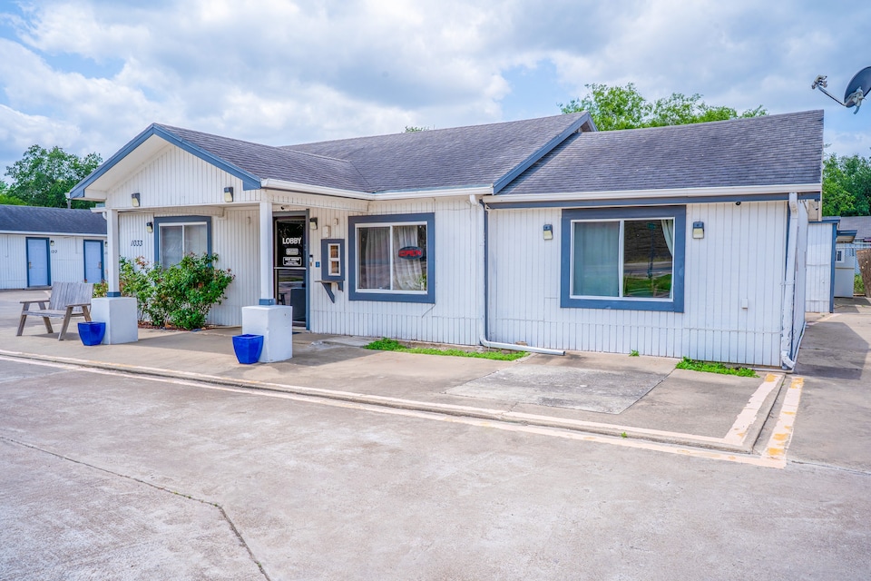  OYO Budget Inn Falfurrias Hwy 281, Falfurrias TX, Falfurrias TX