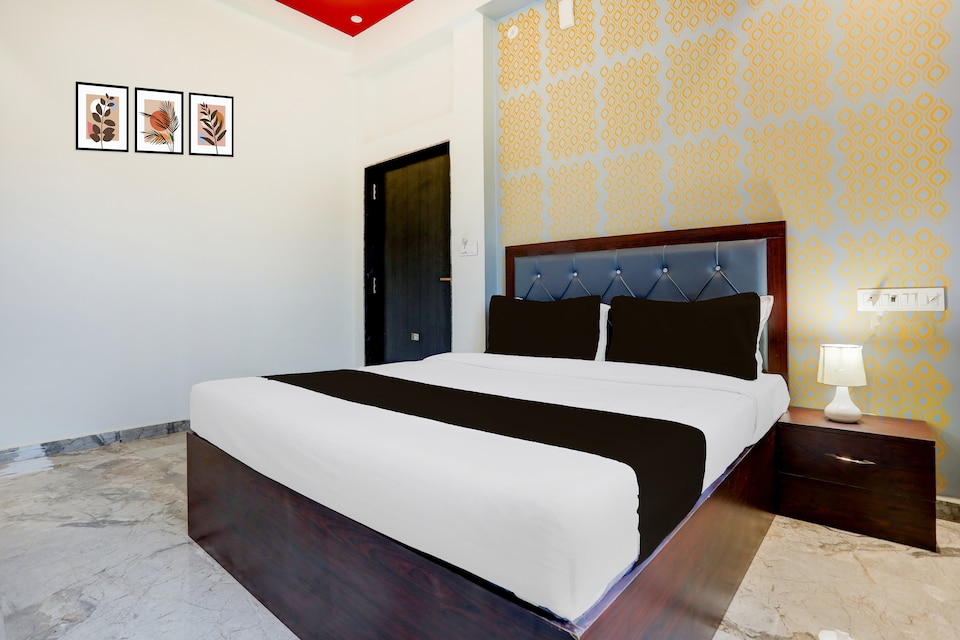 Hotel  O  Om Sai inn, Rambagh Allahabad, Prayagraj