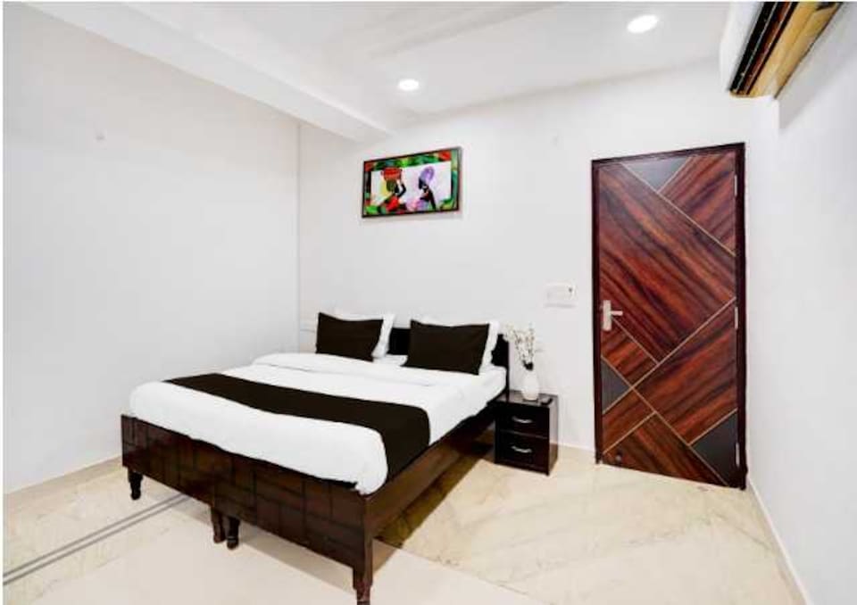 Hourly Booking Hotel O Silver Stone (6hrs Slot), Noida City, Noida