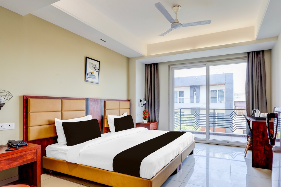 Super Townhouse Oak Sector 39 Medanta, Medanta, Gurgaon