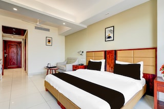 Super Townhouse Oak Sector 39 Medanta