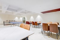 Super Townhouse Oak Sector 39 Medanta