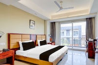 Super Townhouse Oak Sector 39 Medanta