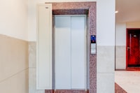 Super Townhouse Oak Sector 39 Medanta